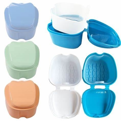 Clean Care แปรงทำความสะอาดฟันปลอมและกล่องใส่รีเทนเนอร์ Denture Bath Case Cup